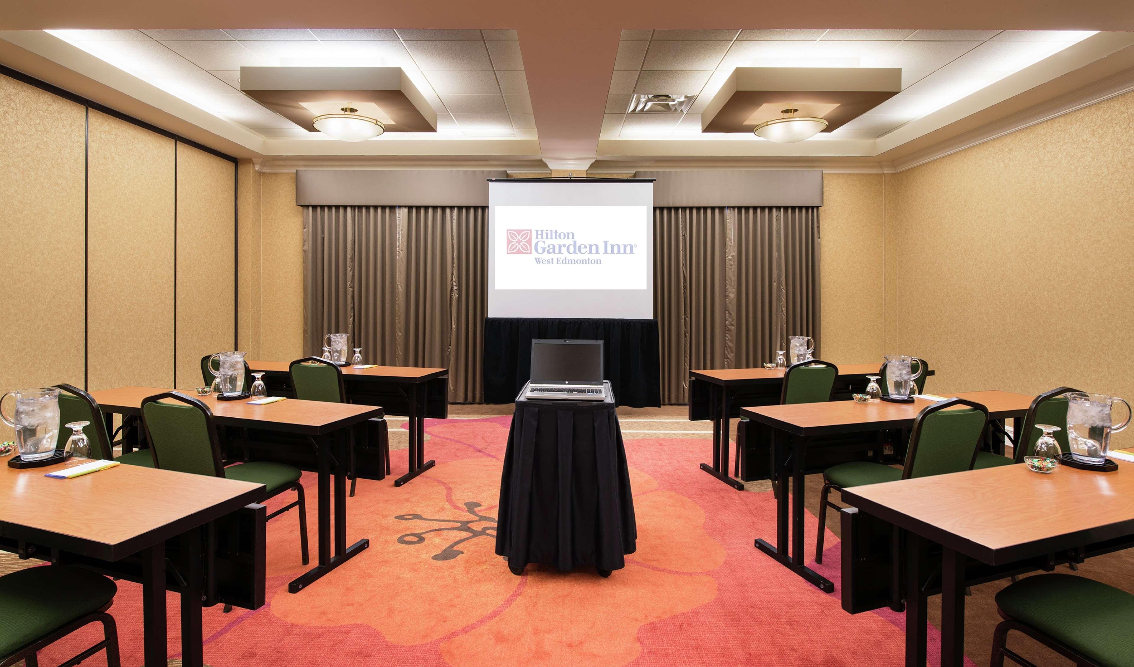 Hilton Garden Inn West Edmonton Extérieur photo